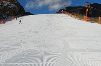 鷂子溝康樂(lè)山莊滑雪場(chǎng)