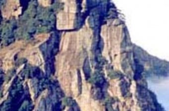 鐵船峰