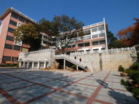 西山區鴻亮學校中學部